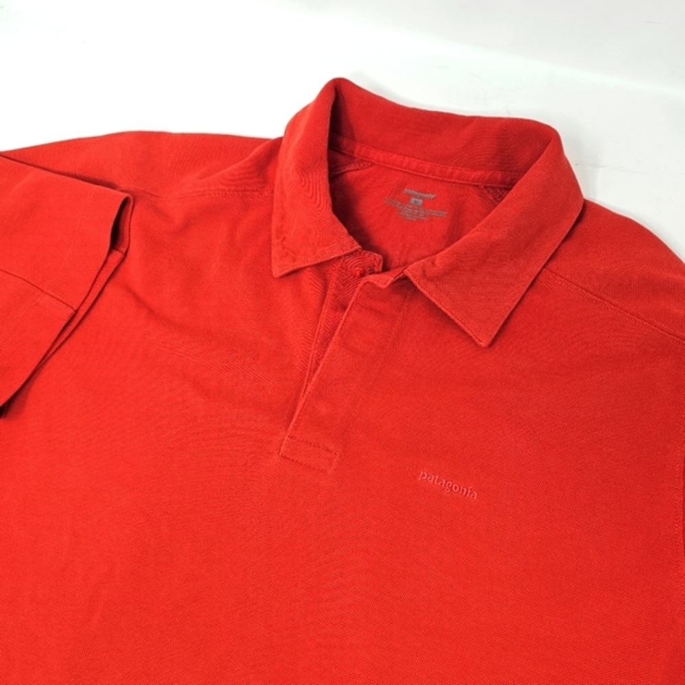 Patagonia Men's Red Hiking Polo Shirt Size Medium Snap Buttons Cotton Blend.